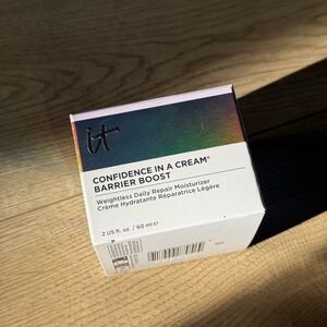 IT Cosmetics Confidence in a Cream Barrier Boost - White